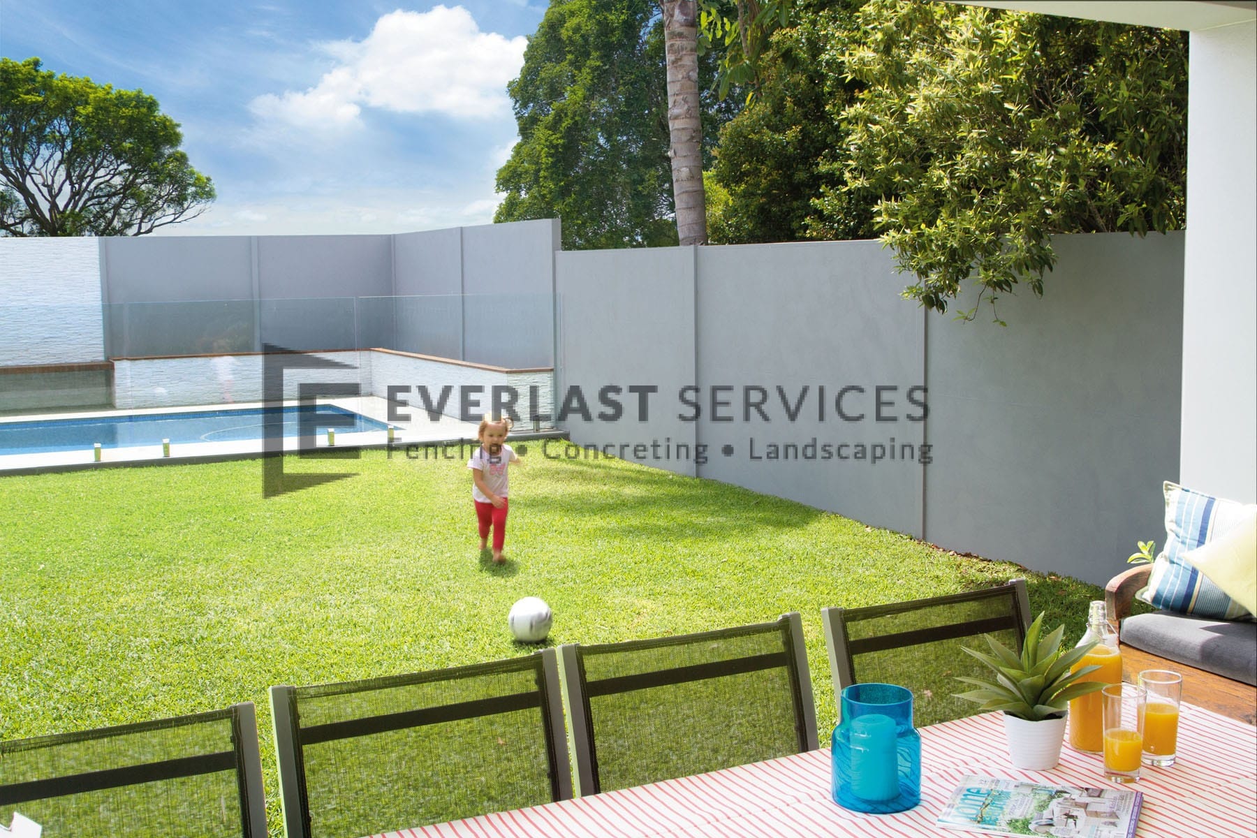 Glass Pool Fencing Back Yard Child Playing - Everlast Services
