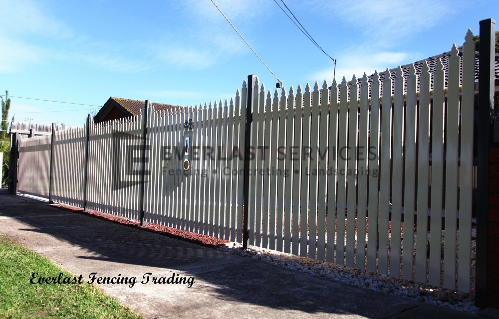 SF124 - Steel Pickett Fence